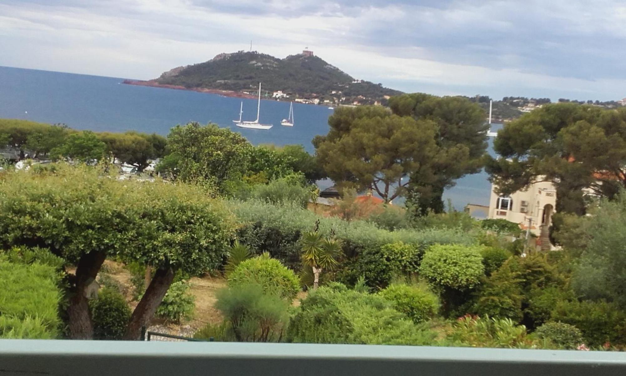 Appartement Vue Mer Piscines Parking Les Coraux Agay Plage Saint-Raphaël Екстериор снимка